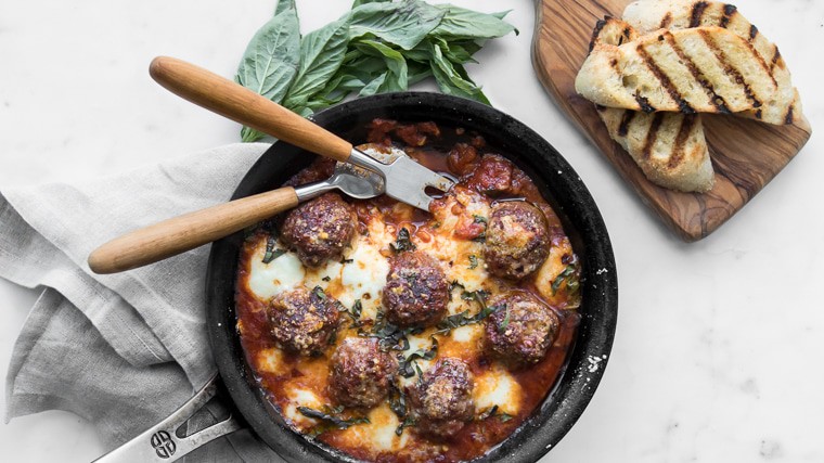 Spicy Meatballs with Melty Mozarella Spicy Meatballs with Melty Mozarella