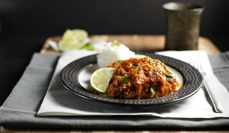 slow cooker chipotle lime chicken on a black plate with placemat slow cooker chipotle lime chicken on a black plate with placemat