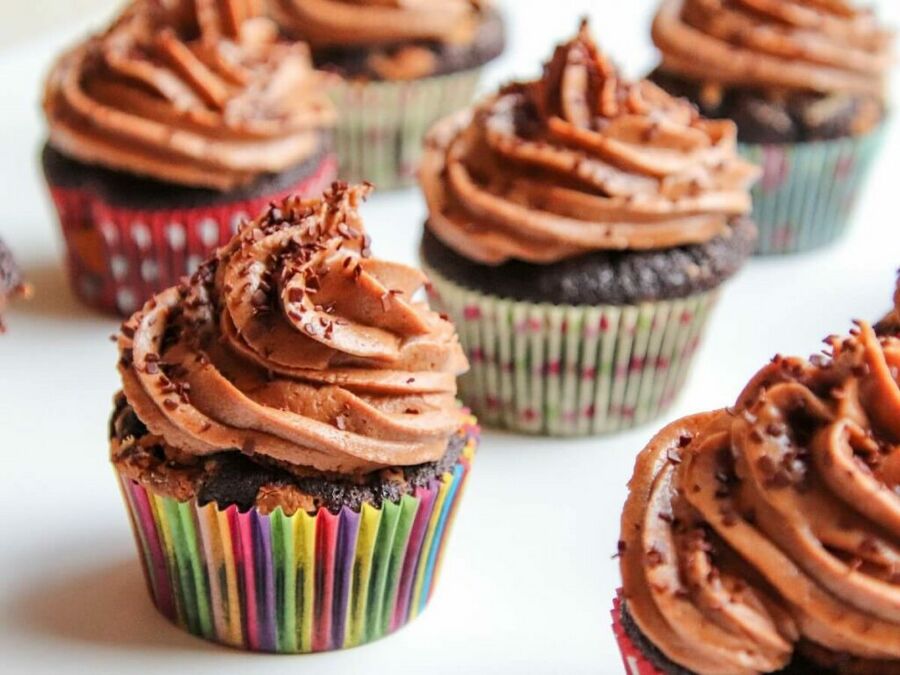 Keto chocolate frosting recipe on chocolate muffins Keto chocolate frosting recipe on chocolate muffins