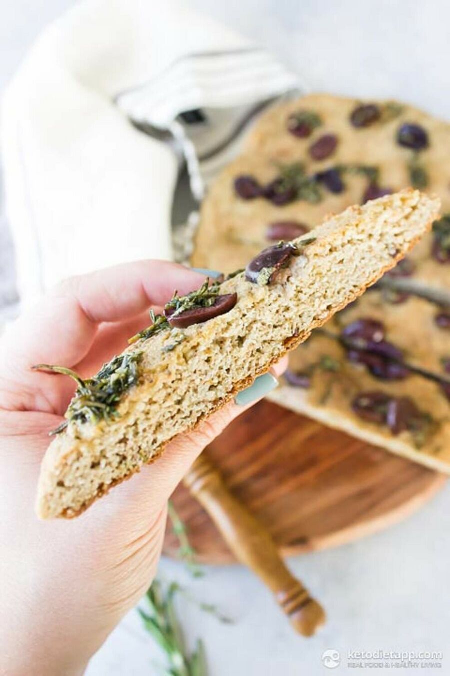 1646040879OliveHerbFoccacia-3-kd3-992w.jpeg